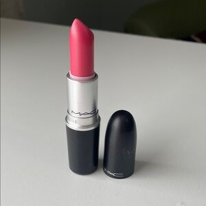 MAC BOMBSHELL frost Pink Lipstick